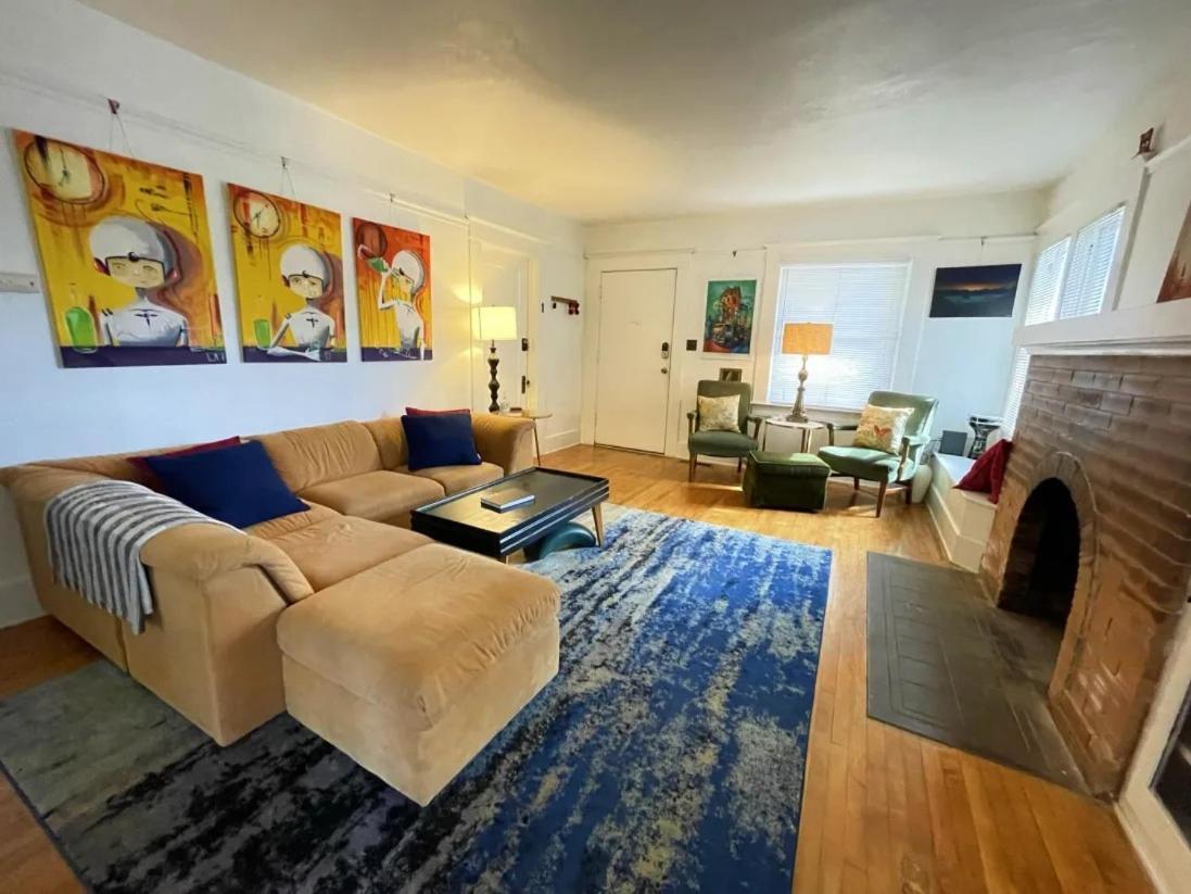 The Good Manor Hostel Fresno Bagian luar foto