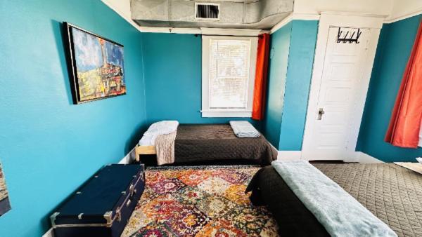 The Good Manor Hostel Fresno Bagian luar foto