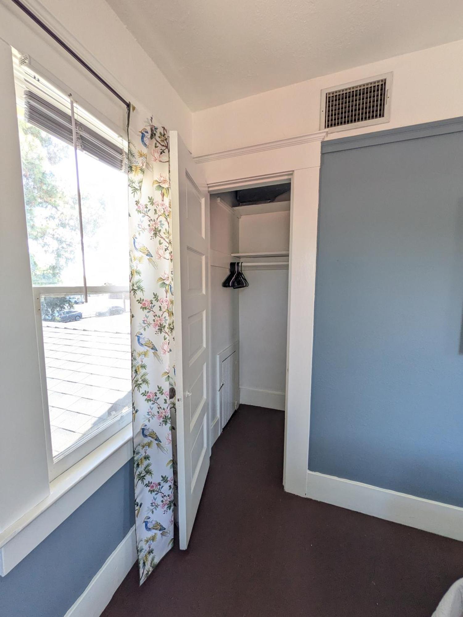 The Good Manor Hostel Fresno Bagian luar foto