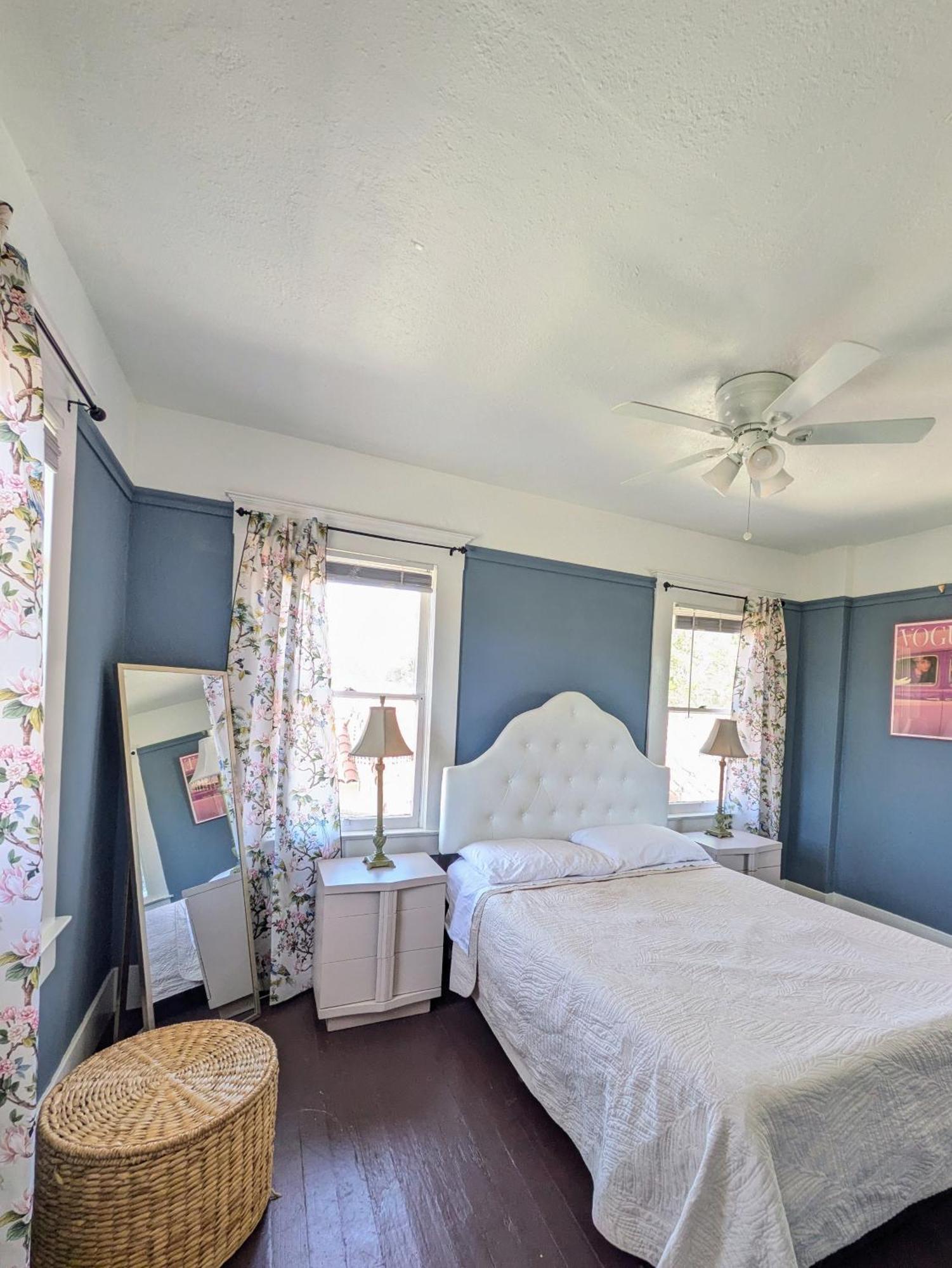 The Good Manor Hostel Fresno Bagian luar foto